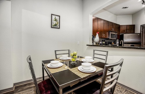 Greenway Plaza-Upper Kirby House | Greenway | Contemporary Cozy Unit