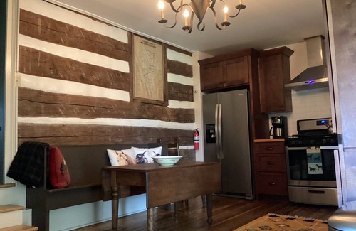 Versailles Cabin | Greenwood Farm log cabin close to the Bourbon Trail and Keeneland