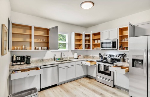 Greer House | Greer Charm: Pet-Friendly 2BR with Fire Pit