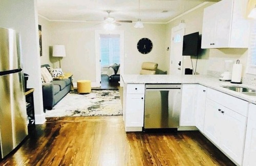 Greer Cottage | Greer Twin Cottage A - Walk to City Park and Downtown Greer