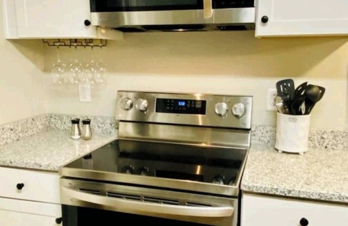 Greer Cottage | Greer Twin Cottage B - Walk to City Park and Downtown Greer