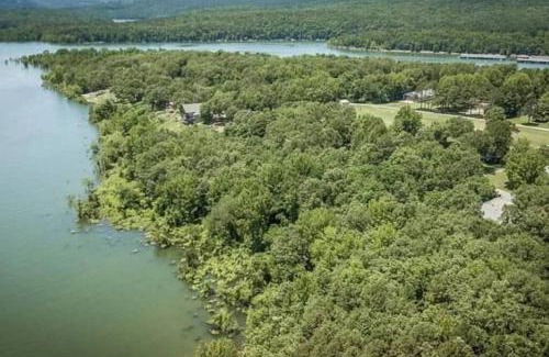 Edgemont Apartment | Greers Ferry Lake Front Studio