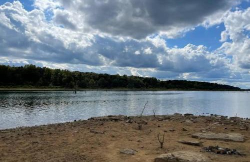 Edgemont Apartment | Greers Ferry Lake Front Studio