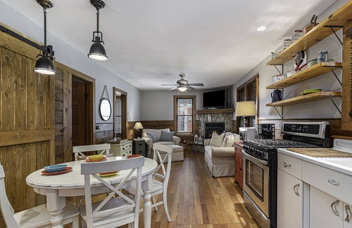 Indian River Cottage | Greet the morning sun with a view of the clear-flowing Indian River right outside the door