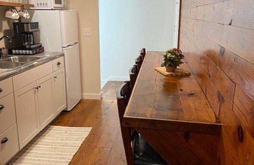 Altamont House | Greeter Falls Lodge Suite 4