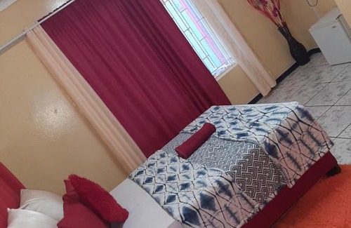 Rustenburg House | Greg Guest house