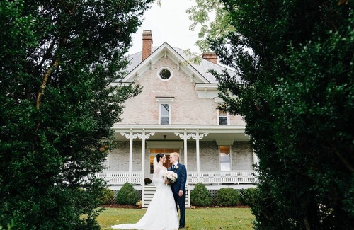 Orange Villa | Grelen's Boxwood Villa: An Enchanting Estate with Beautiful Gardens