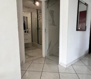 Secteur 6 Apartment | Grenoble ~ Ecole d’architecture ~ Grand-place