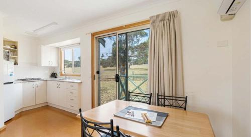 Middleton House | Grevillea 63 Burgar Rd Middleton - Linen Included