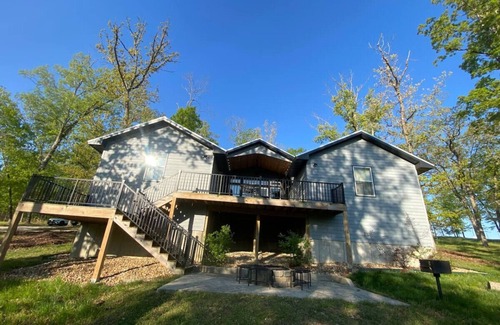 Lake Ozark Cabin | Grey Cabin Sleep 16- free VIP!