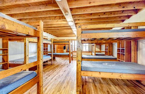 Black Mountain Apartment | Grey Eagle