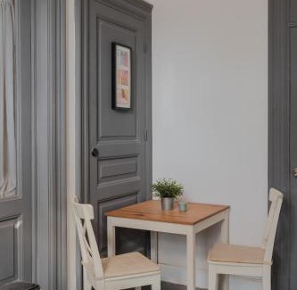 Al-'Atarin Apartment | grey l studio apartments Corniche Alexandria Little Venice
