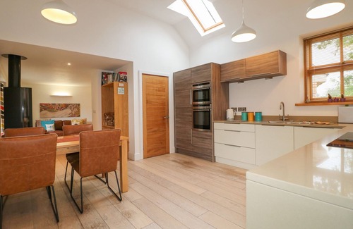 Calwich Cottage | GREY ROOFS, pet friendly, luxury holiday cottage in Ashbourne