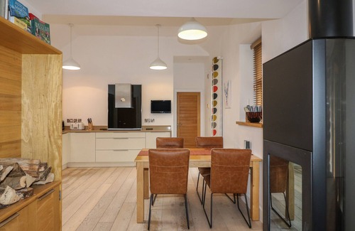 Calwich Cottage | GREY ROOFS, pet friendly, luxury holiday cottage in Ashbourne