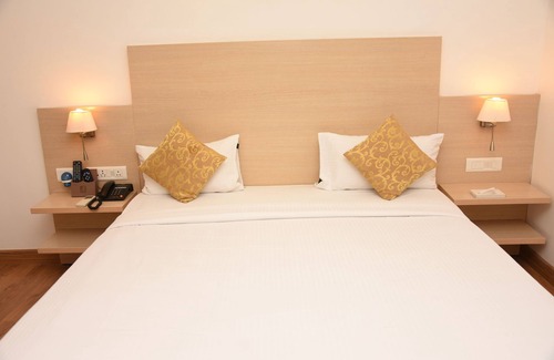 Mylapore Tiruvallikk Hotel | Grey Suit