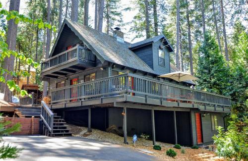 Arnold House | Grey Wolf Manor