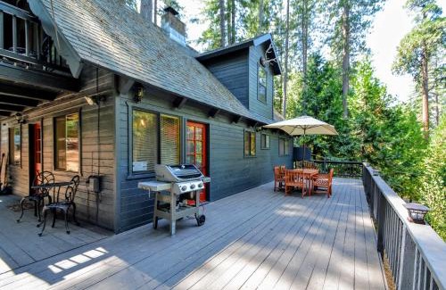 Arnold House | Grey Wolf Manor