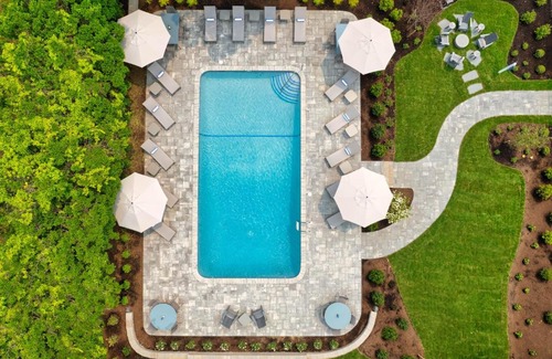Chatham Hotel | Greyfinch Chatham Inn