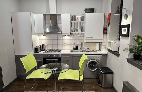 Old Town Apartment | Greyfriars Studio -King-Ensuite City View