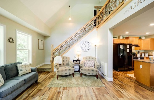 Elk Park Cabin | 'Greystone' Creekside Cabin: Hike, Fish & Explore!