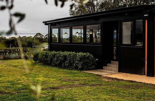 Pokolbin Cabin | Greyvillea Cabin 3 - 2 bedroom with 2 x queen beds