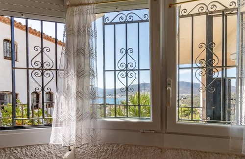 Llanca Apartment | Grifeu 11 - Apartment with terrace and sea views