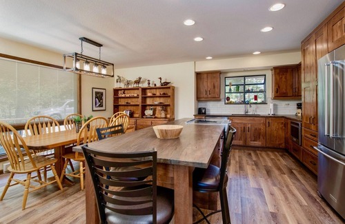Windcliff Estates House | Griffin Vacation Home at Windcliff by RedAwning