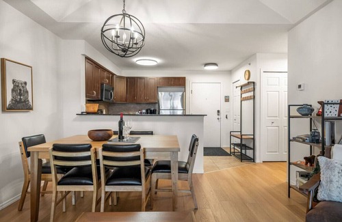 East Kootenay Apartment | Grizzly Shores | Hot Tub | Pool | Games | Lakeside