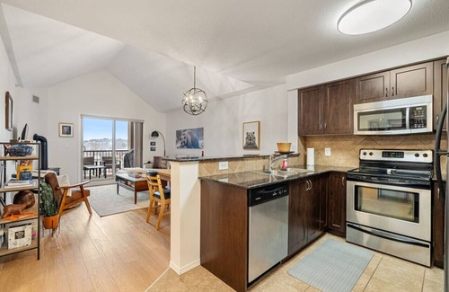 East Kootenay Apartment | Grizzly Shores | Hot Tub | Pool | Games | Lakeside