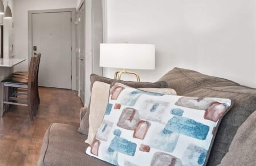 Charlotte Condo | GRN-641-Dilworth Charlotte-2BR Pool, Gym, KingBed
