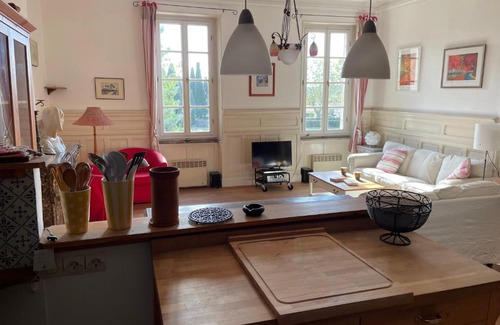 Homps Apartment | Große Ferienwohnung am Canal du MIDI mit Dachterrrasse