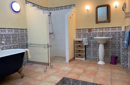 Homps Apartment | Große Ferienwohnung am Canal du MIDI mit Dachterrrasse