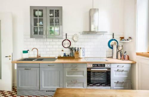 Rotherbaum Apartment | Großzügige 185m2-Altbauwohnung in Bestlage 7Zimmer-2Bäder-2Küchen-2WCs