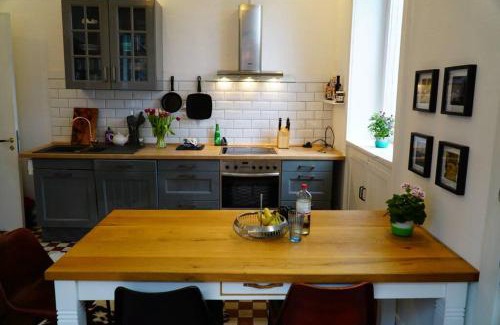 Rotherbaum Apartment | Großzügige 185m2-Altbauwohnung in Bestlage 7Zimmer-2Bäder-2Küchen-2WCs