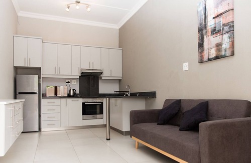 Paarl Apartment | Groenvlei Self Catering Accommodation located in the beautiful town of Paarl, SA
