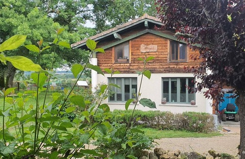Montfermier House | Groot 6 Persoons Familie Huis met Overdekt Buiten Terras, en Gedeeld Zwembad