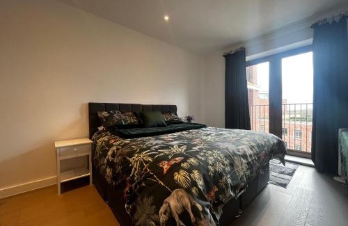 St Albans Apartment | Grosvenor Rd Studio - Sleeps 4 Pet Friendly WiFi