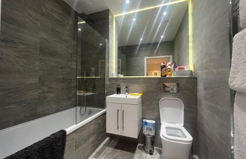St Albans Apartment | Grosvenor Rd Studio - Sleeps 4 Pet Friendly WiFi