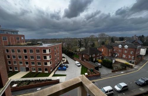 St Albans Apartment | Grosvenor Rd Studio - Sleeps 4 Pet Friendly WiFi