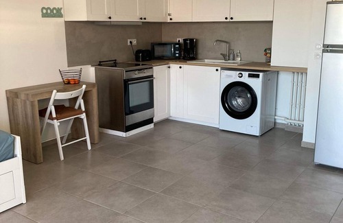 La Fare-les-Oliviers Apartment | Ground floor apartment with private parking