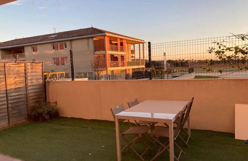 La Fare-les-Oliviers Apartment | Ground floor apartment with private parking