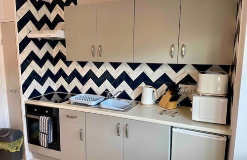 Burnham-on-Sea Apartment | Ground floor, 2 Bedroom Apartment with parking