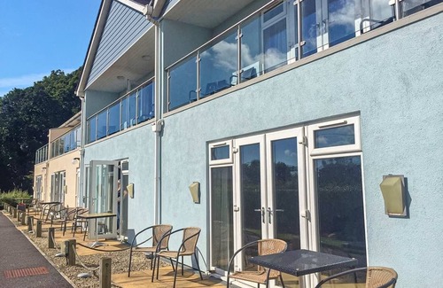 Dawlish Warren Apartment | Ground floor apartment with one double, one twin and one with bunks.