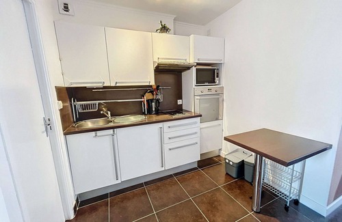 Jullouville Apartment | Ground floor apartment near beach with terrace and Wi-Fi
