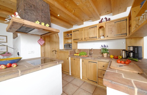 Meisham Apartment | Ground floor apartment with terrace near Lake Chiemsee