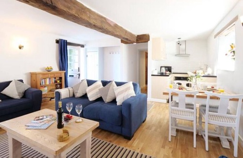 Saint Gennys Apartment | Ground Floor Beamed Cottage in quiet courtyard,rural hamlet near Coast.Free WiFi