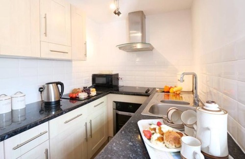 Saint Gennys Apartment | Ground Floor Beamed Cottage in quiet courtyard,rural hamlet near Coast.Free WiFi