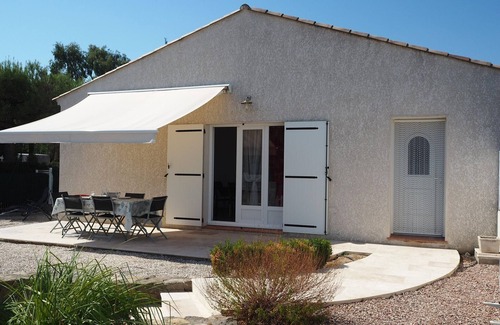 Montagnac House | Ground floor home with modern design, Montagnac