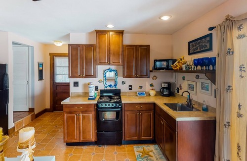 Laurel Cottage | Ground Floor, Snowbird-Friendly Cottage with High-Speed WiFi