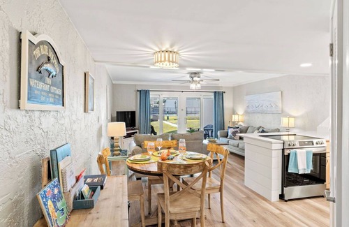 Panama City Beach Condo | Ground floor, park at your front door. Sleeps 6